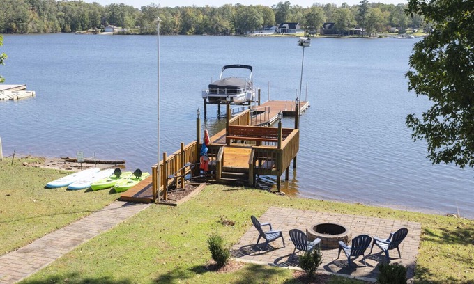 Prosperity Casa | NEW-Lakeside Getaway w Priv Dock Lake toys & more
