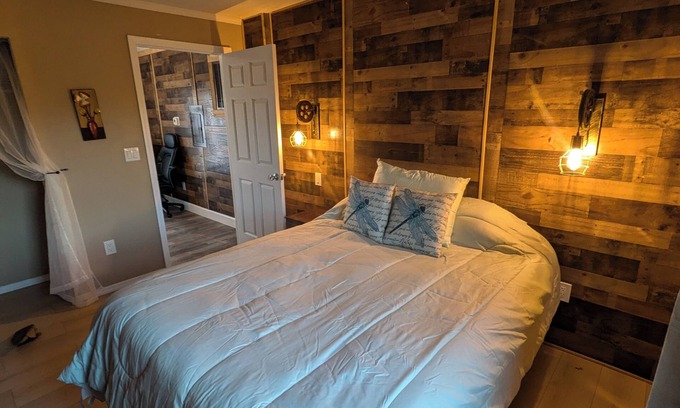 Braden River Cabaña | New-Lakewood Ranch / Private Cottage & Pool/ Boat Guide for Lake boating