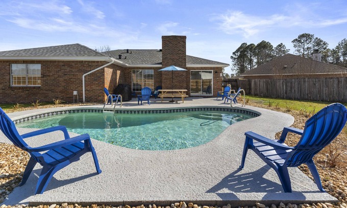 Myrtle Grove Casa | NEW! Large Modern 3B2B King bed Pool on-site, beach nearby 70"TV