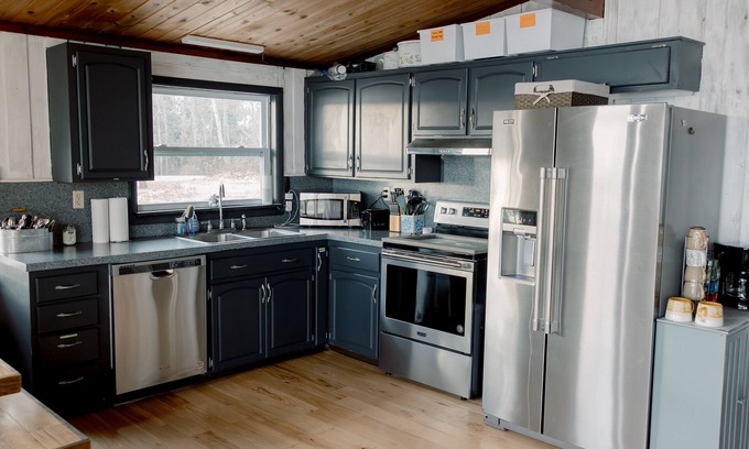 Elk Rapids Casa | New! Latitude Adjustment-lake front on Bass Lake-Pet friendly!