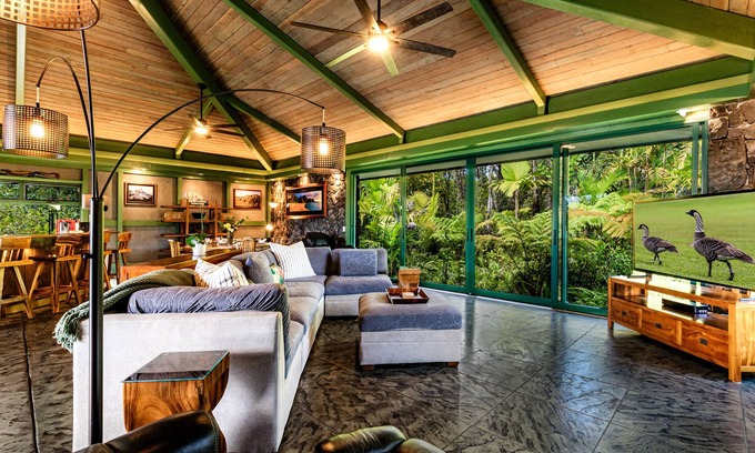 Hilo Casa | NEW! Lava Rock Retreat - Impeccable Comfort in Hilo!