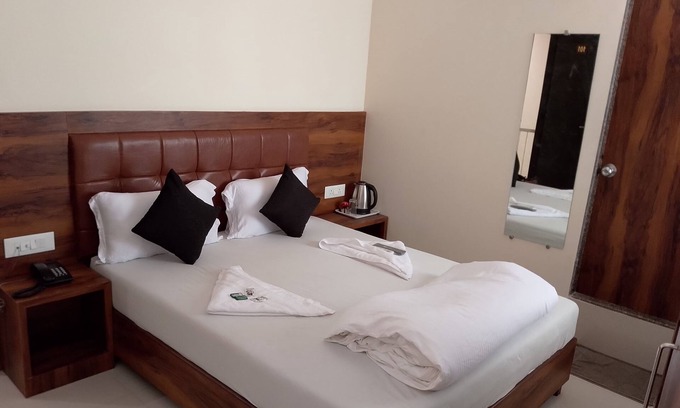Marol Hotel | New Lavender By Glitz Hotels