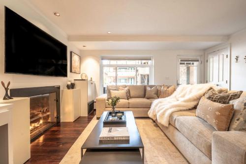 Aspen Casa | New Listing 1 BR Aspen Condo by Gondola