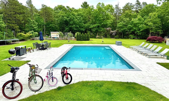 Sandwich Casa | New listing 4bd w/ heated pool, chicken coop, kids playground, wifi