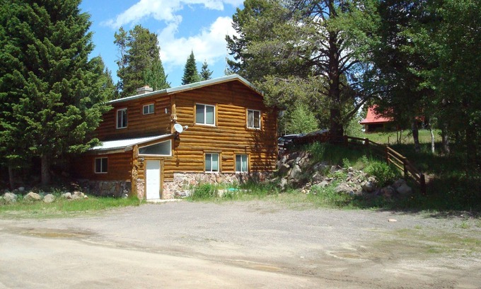 Lazy Acres Casa | 8 millas de Yellowstone! El | Duerme 18 | Estacionamiento para juguetes | Parrilla y chimenea