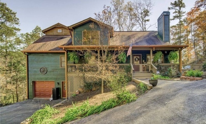 Talking Rock Cabina | New listing - Beautiful cabin on Talking Rock Creek with mountain views