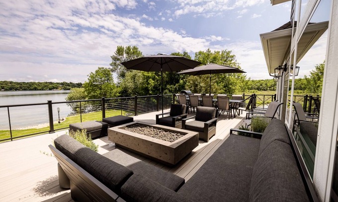 Alexandria Casa | NEW LISTING. Beautiful Alexandria DREAM home perfect for families and friends!