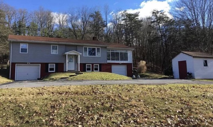 Hesston Casa | New Listing! Beautiful Hillside Terrace