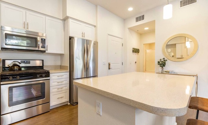 Irvine Apartamento | New Listing - Beautiful Resort Style Living! UPSCALE