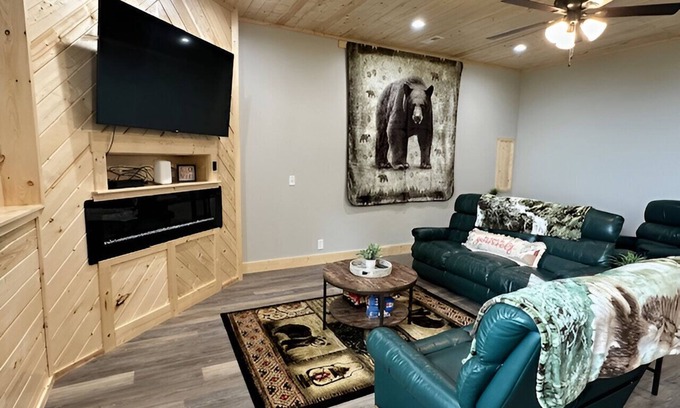 Caton Casa | NEW LISTING! BRAND NEW with 2 beds/2 baths - Spacious, Mountain Views, Central