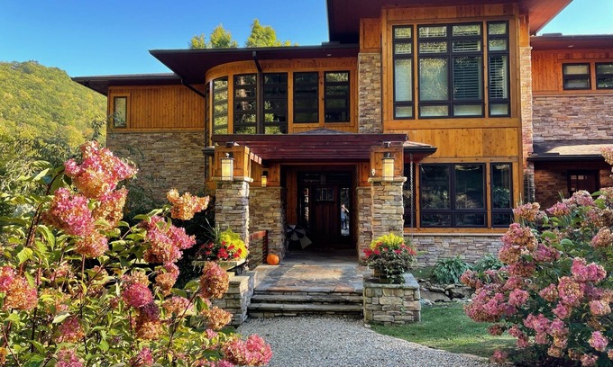 Cullowhee Casa | New Listing! Breathtaking Lakefront home, Waterfall & Mountain Views, PICKLEBALL