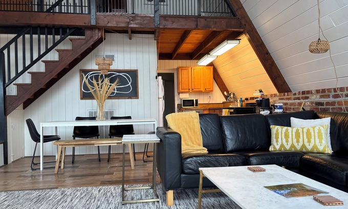 Semora Cabaña | New Listing! - Charming 3-Bedroom Lakefront Cottage on Hyco Lake