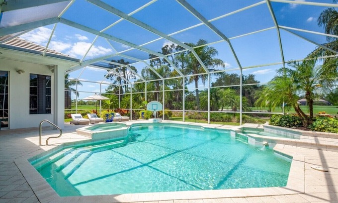 Central Naples Casa | ¡Nuevo listado! Naples 4 cama w / Coastal Vibe Decor, tenis, golf, piscina privada