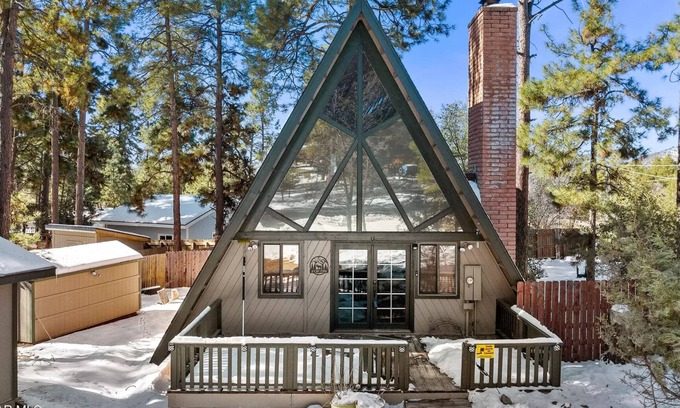 Groom Creek Cabina | New Listing - Cozy A-Frame cabin in adorable Mt neighborhood just 12 min to DT!!