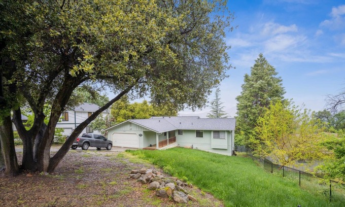 Yosemite Forks Casa | NEW LISTING! Cozy and Comfortable Yosemite Portal by RedAwning