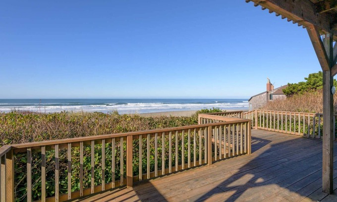 Florence Casa | New Listing! Cozy beachfront home on famed Heceta Beach, amazing sunsets