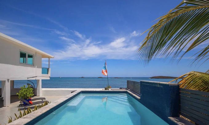 Puerto Nuevo Casa | NEW LISTING! Ensueño de Vega Baja - beachfront pool by RedAwning