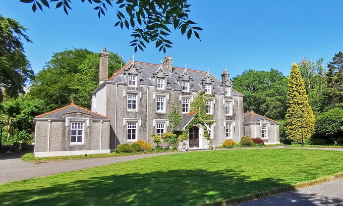 Margam Apartamento | NEW Listing - Fairytale Manor House with Indoor Swimming Pool