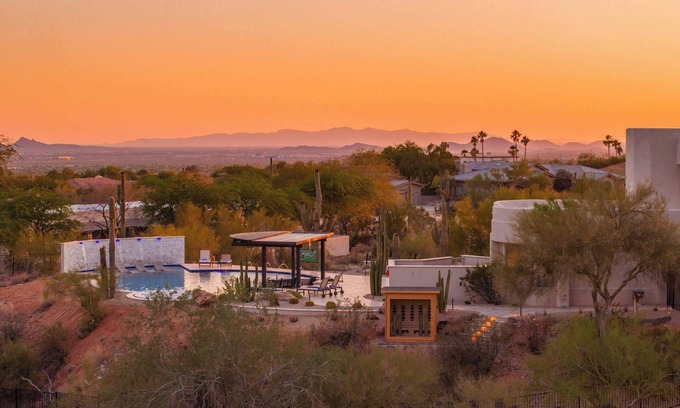 Pinnacle Peak Heights Casa | *New Listing* HÓZHÓ View House Estate at Lost Canyon