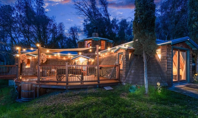 Coarsegold Cabina | New Listing- Hobbit House @ Yosemite w/spa/firepit/unique