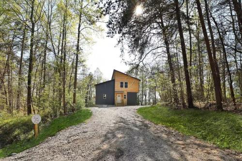 Logan Casa | New listing- Hocking Hills Modern Cabin