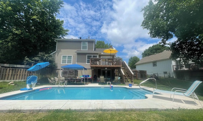 Blue Springs Casa | NEW LISTING! Home with a POOL, PARK, and close to Arrowhead & Kauffman!