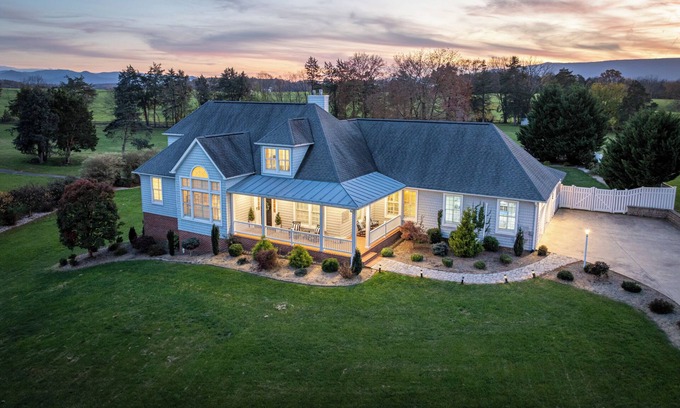 Luray Casa | ☆New Listing☆ Winter Special ◇ Hot Tub ◇ Movie Room ◇ Game Room ◇ Fire Pit ◇Golf