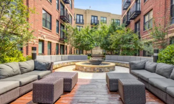 Arlington Apartamento | NEW Listing in Arlington, VA close to metro and one FREE parking included