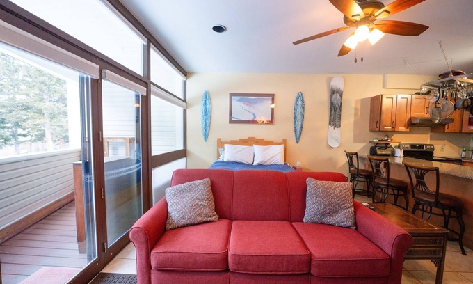 Taos Ski Valley Condominio | New Listing In The Taos Ski Valley short walk to base/chairlift, hottub, parking