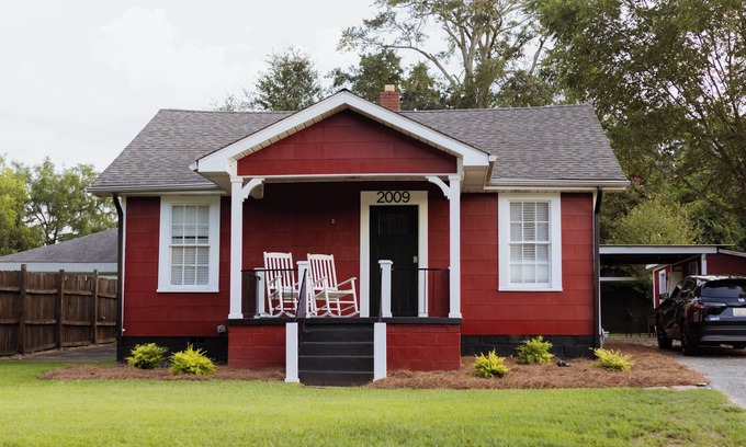 Tuscaloosa Casa | The Crimson Cottage