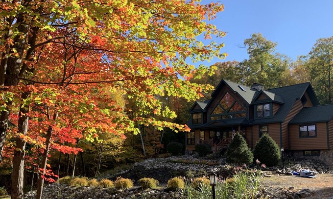 Queensbury Casa | New Listing - Lazy Days Lodge with Location, Location, Location!