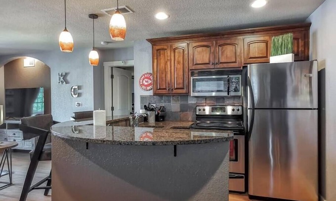 Plaza Westport Condominio | Renovado 1Bed Plaza Condo! El lujo y la comodidad te esperan!