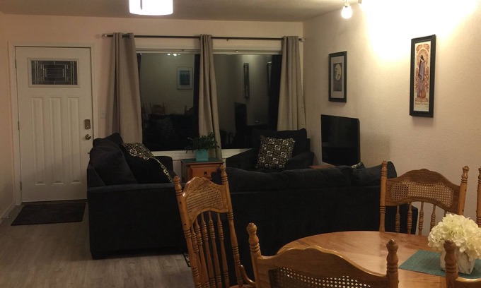 Mendenhaven Casa | Unidad Duplex Mendenhall Valley Sweet Spot