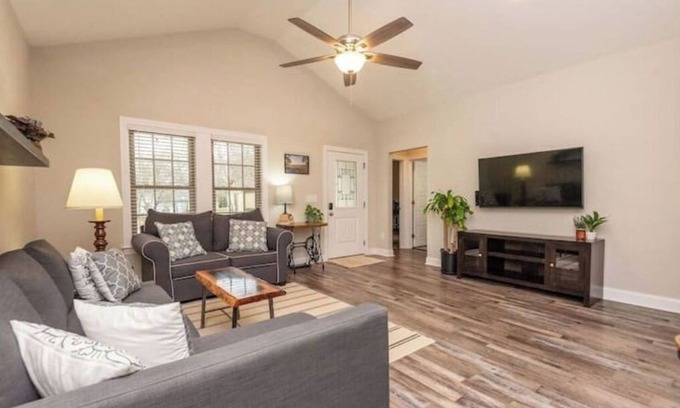 Kannapolis Casa | New listing Modern 3 Bedroom Kannapolis House!