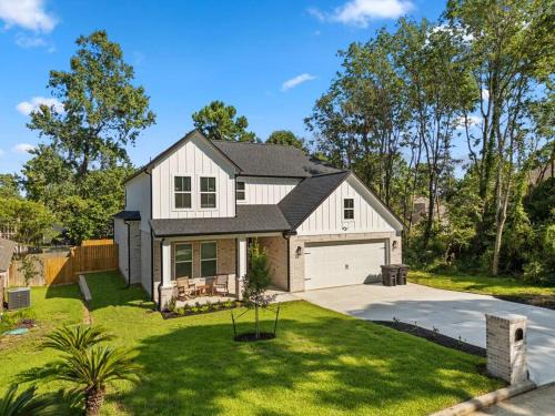 Walden on Lake Conroe Casa | New Listing Modern Lake Conroe Oasis