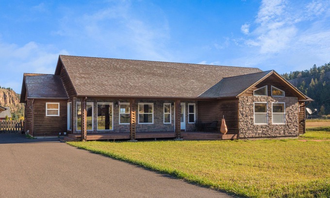 South Fork Casa | New Listing! Mountain Retreat/Pet-Friendly/Large Fenced Yard/Garage/Mtn Views