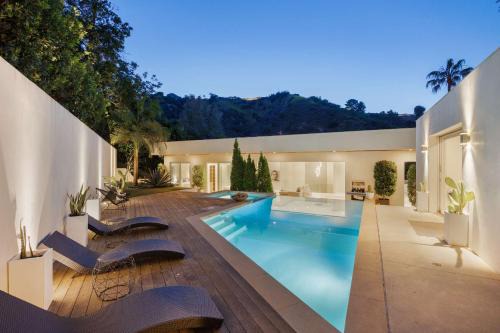 Sherman Oaks Casa | New Listing Mountainside Villa by Colby & Conrad