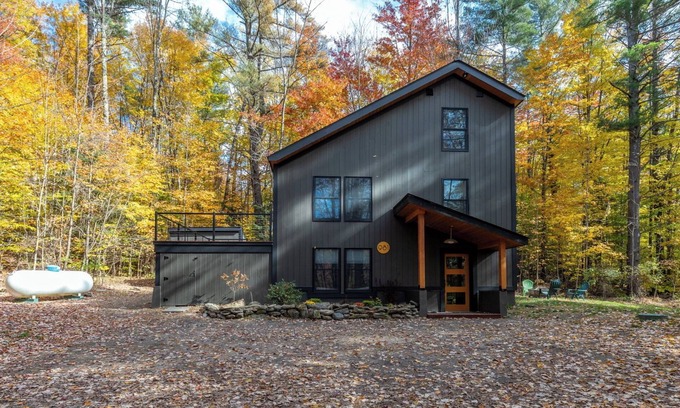 Stowe Hollow Casa | New Listing!! Newly Renovated Vermont Chic home in Stowe Hollow 2 Mins to Town