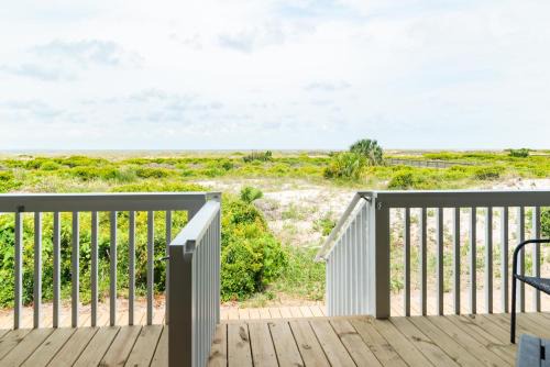 Beachwalk Casa | NEW LISTING Ocean Front 1 Bedroom - New Decks and Pool Access