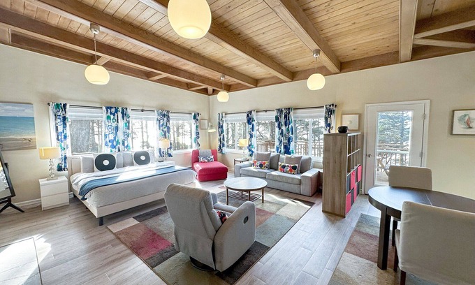 Yachats Condominio | New Listing! Ocean Front, Sunrise & Sunset at Oregon House, Stairs to the Beach!