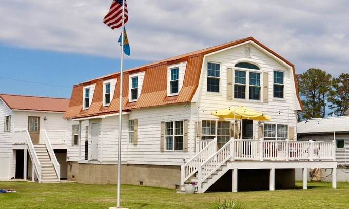 Long Neck Casa | New Listing! Osocozy. Waterfront home on the Indian River Bay. Lovely views!