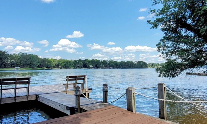 Inman Casa | New Listing! Perfect Lake Bowen Home With Lake Views, Decks, & Dock