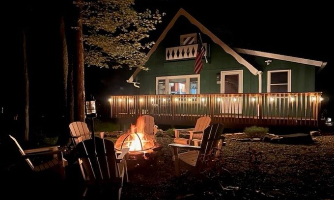 Locust Lake Village Chalet De Esquí | New Listing! Poconos Cabin in Lake Community