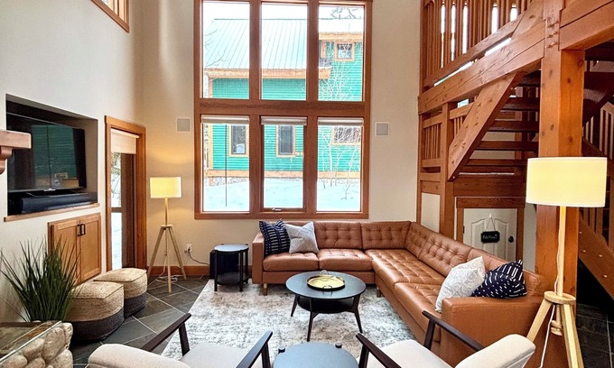 Golden Chalet De Esquí | New Listing! Purcell Woods Chalet – Sleeps 12