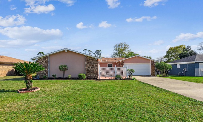 Ono Island Casa | New Listing!| Quiet Neighborhood| Sun Room| Large Patio| Neighborhood beach, playground & tennis