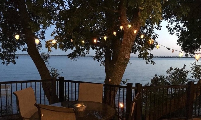 Watertown Cabina | (New Listing) Relax at Lake Kampeska - Multi-Family Cabin