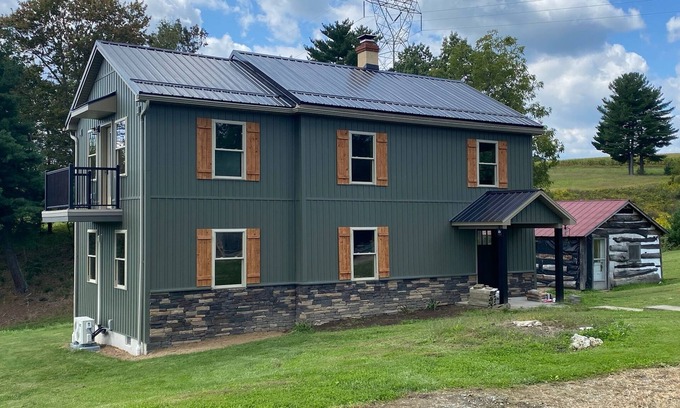 Huntingdon Otro | New Listing! Remodeled log farmhouse with lake view!