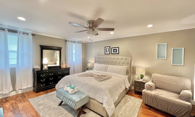 Open Gates Casa | NEW Listing. Remodeled 4 bed 2 bath. clean & comfortable