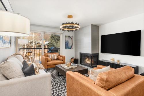 Downtown Apartamento | New Listing Renovated 2 BR w AC