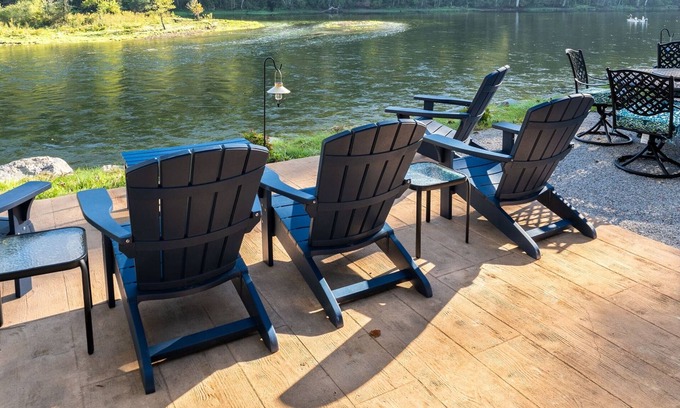 Lakeview Casa | NEW LISTING- Riverfront / Unique / Perfect location/ Private